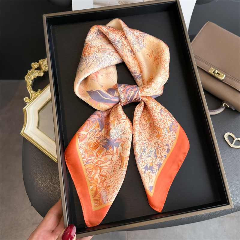 Lenço de Seda com Estampa de D - Luxury Bags Expensive avaliação e preço