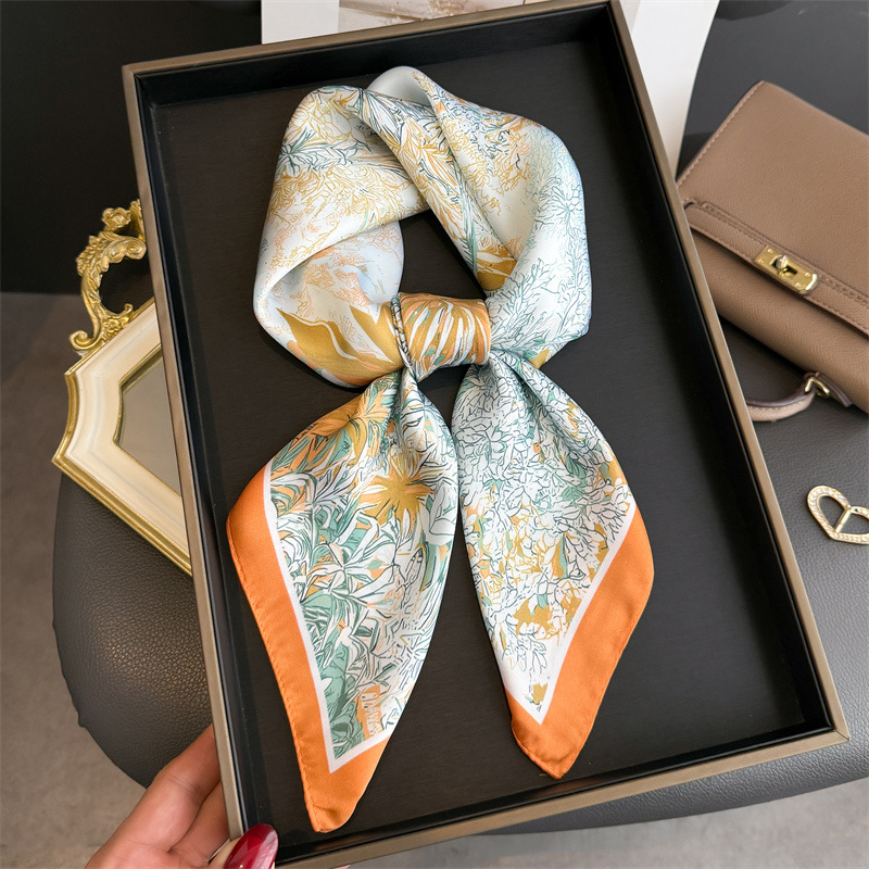 Lenço de Seda com Estampa de D - Luxury Bags Expensive avaliação e preço