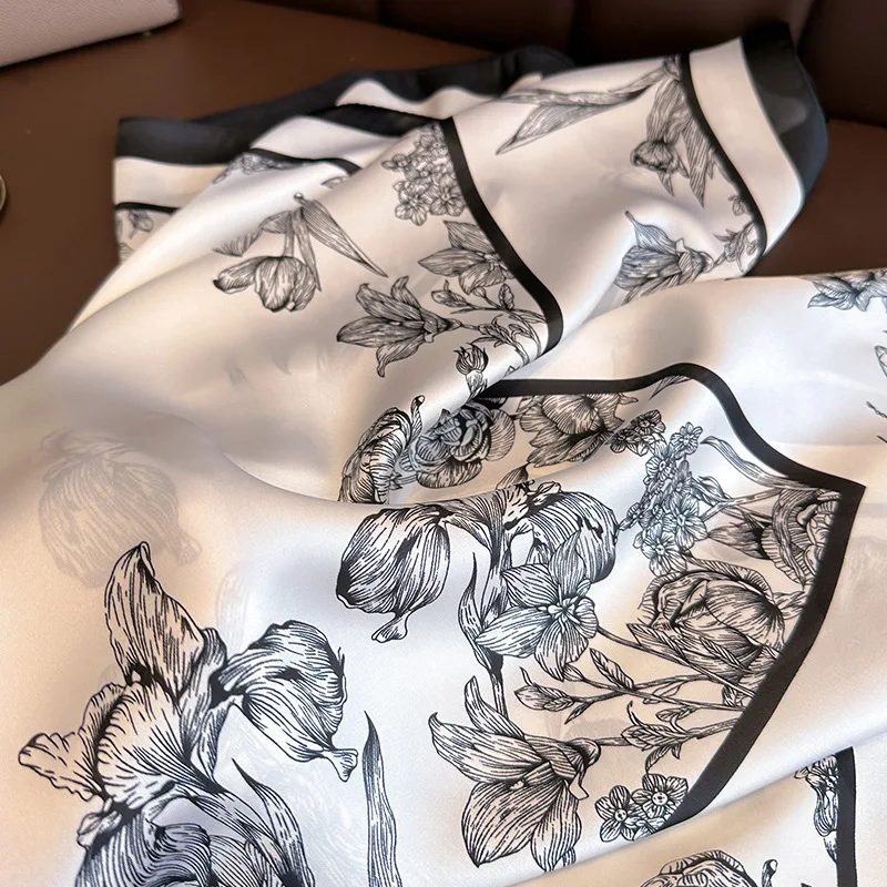 Lenço quadrado de seda com est - Luxury Bags Expensive avaliação e preço